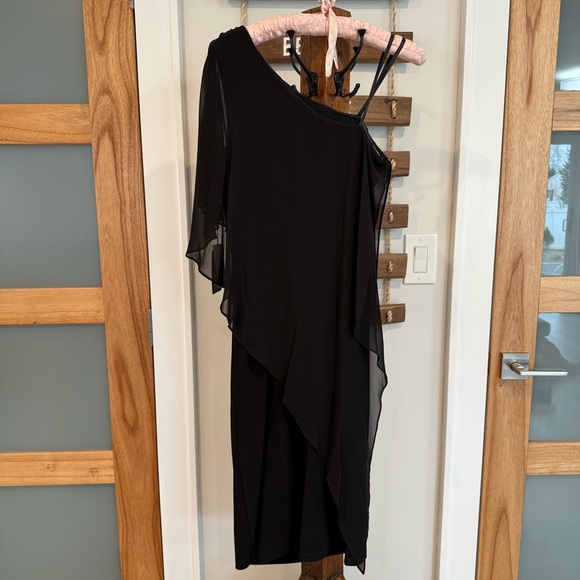 Adrianna Papell‎ Black One Shoulder Draped Side Asymmetrical Neck Prom Dress 4 - Picture 3 of 16